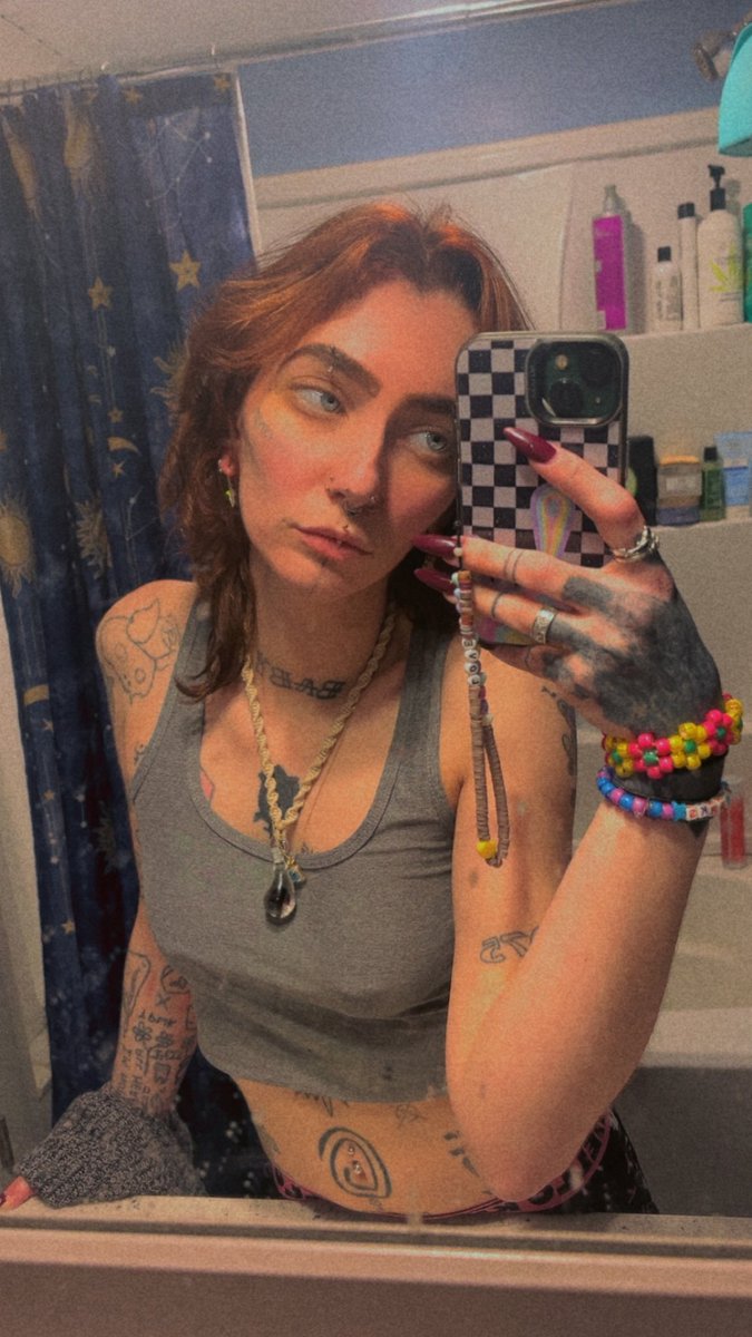 pretty.lil tweet media