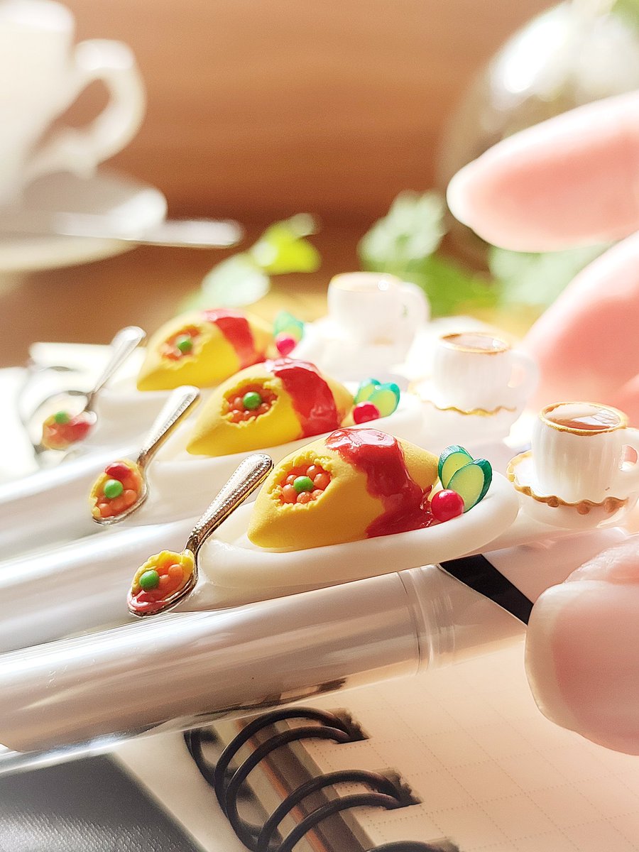 Happyday glassと、オムライススプーン。 オムライスにそっとスプーンを入れひと口すくった1番美味しいわくわく