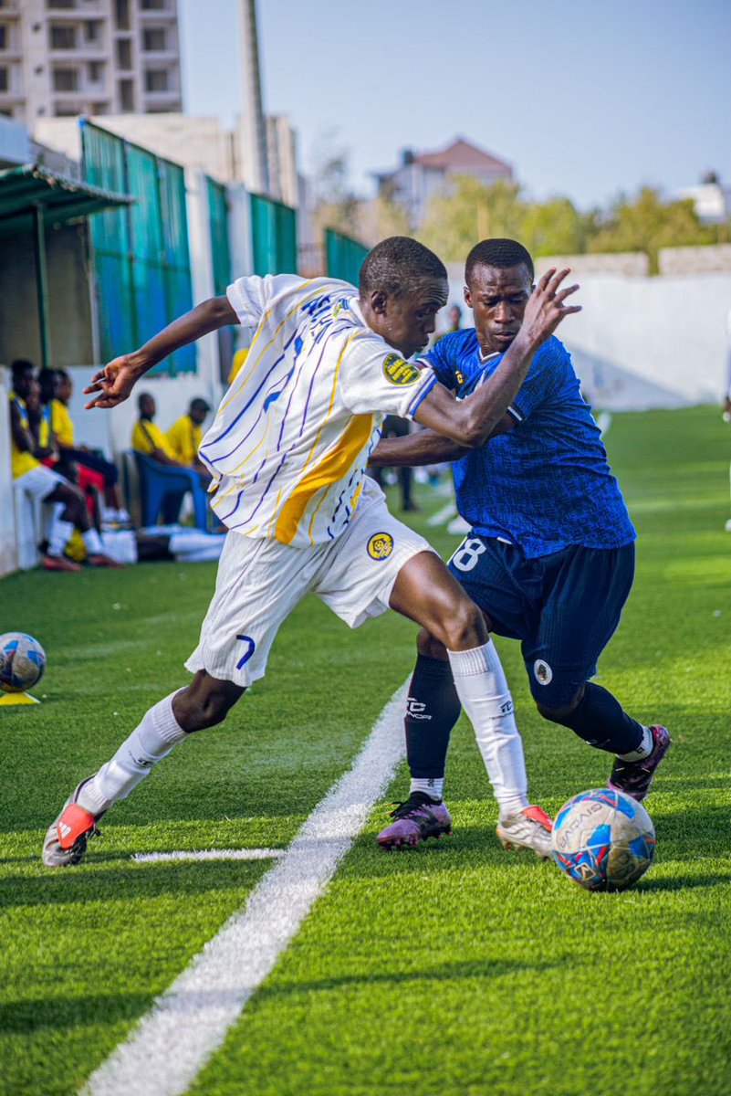 aschlmdakar's tweet photo. 📸💙🤍💛 Revivez les clichés de l’ASC HLM de Dakar contre US GORÉE qui s’est terminé par un match nul 1 but partout.
#allezhlm
#aschlm
#lsfp
#JamilaResidency bySenegindiaSA
#kkmdautomobile
#tanorconfection
#hlmdeukkla
#football #sport #lsfp #ligue1sn#lonasebet
💙🤍💛✊🏾 https://t.co/YzqzEDTNV7