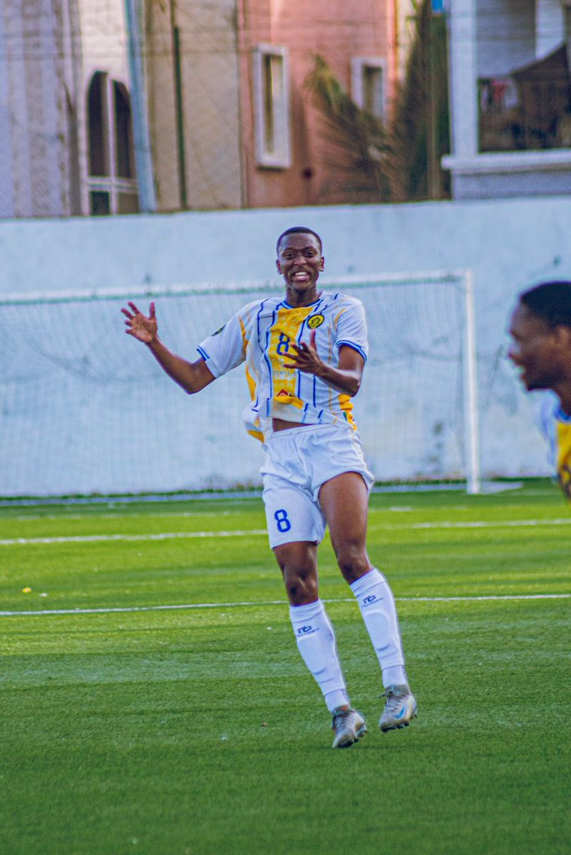 aschlmdakar's tweet photo. 📸💙🤍💛 Revivez les clichés de l’ASC HLM de Dakar contre US GORÉE qui s’est terminé par un match nul 1 but partout.
#allezhlm
#aschlm
#lsfp
#JamilaResidency bySenegindiaSA
#kkmdautomobile
#tanorconfection
#hlmdeukkla
#football #sport #lsfp #ligue1sn#lonasebet
💙🤍💛✊🏾 https://t.co/YzqzEDTNV7