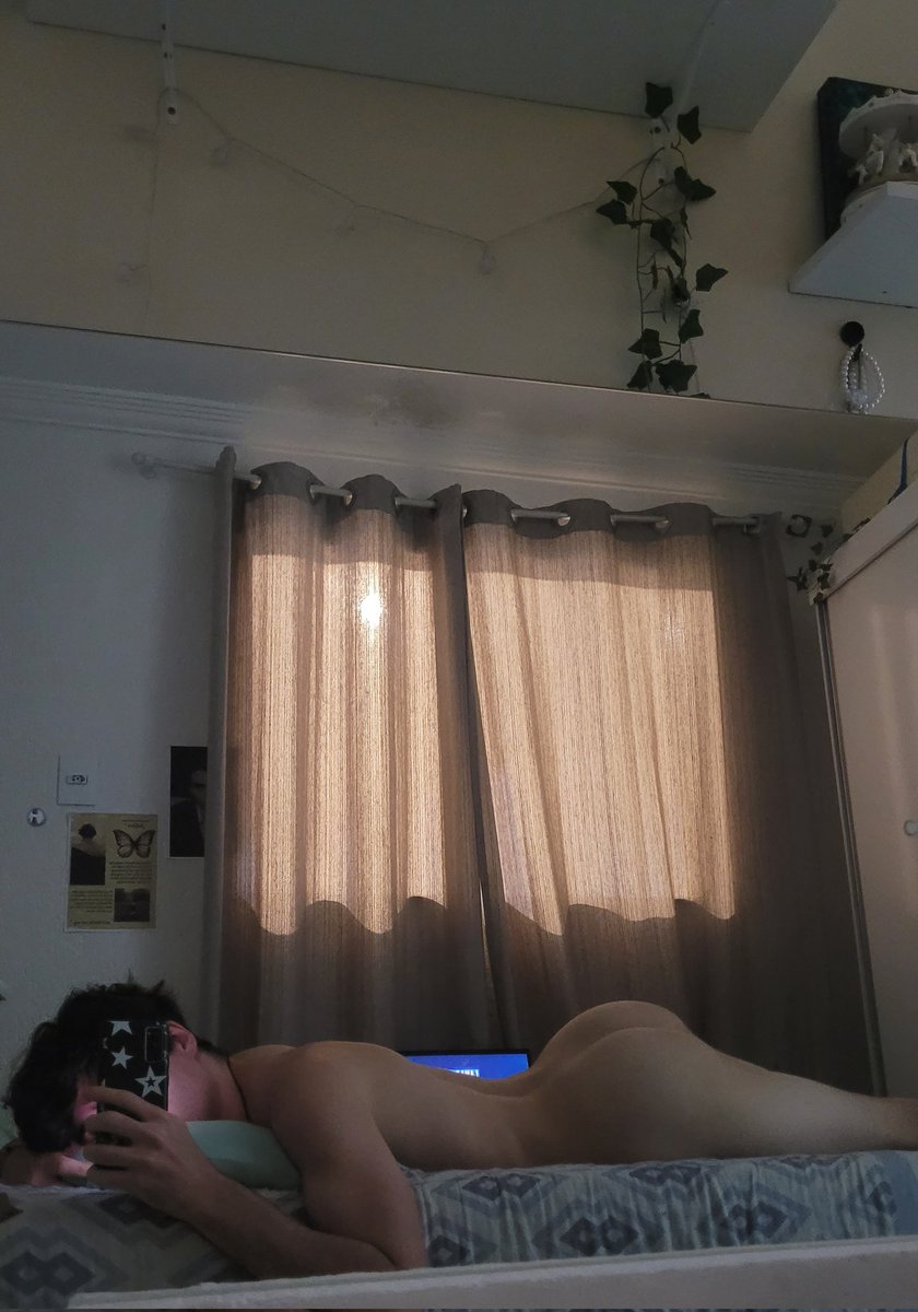 weisupernatural's tweet photo. Já que bateu os 10K, a versão sem cueca pra vcs 
(To com vergonha) https://t.co/FjFJFt6xLu