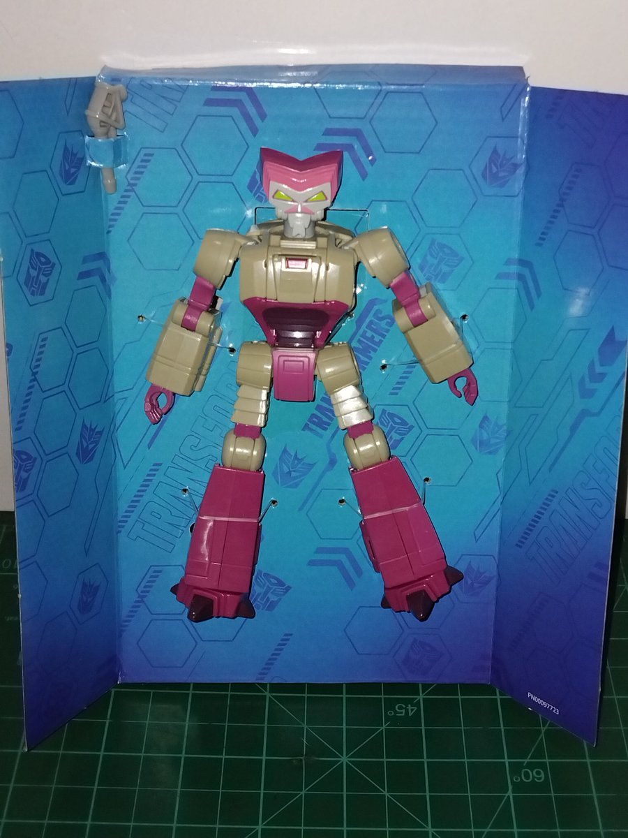 sonicdrift24's tweet photo. unboxing #studioseries #kranix #transformersthemovie1986 https://t.co/xsWnMIkq2X