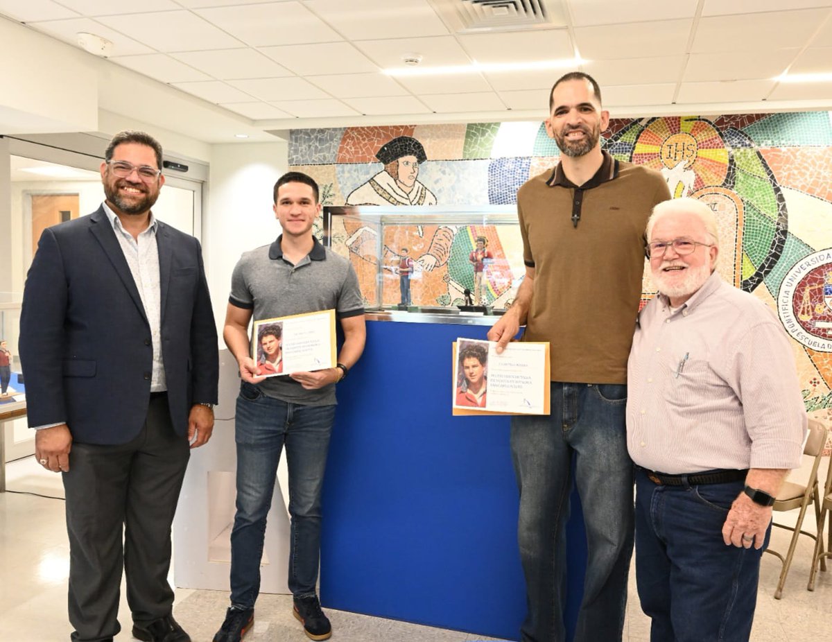 PUCPR1's tweet photo. Arte, fe y talento en La Católica 💙
22 artesanos presentaron sus tallas en el noveno Certamen de Talla de Santos en honor a san Carlo Acutis, reconocido como el primer santo milenial. 
Felicidades a los ganadores 
🥇Christian Rivera 
🥈Yosuan A. Ortiz Salgado 
 🥉Agnes Montalvo https://t.co/qCFMCME4H3
