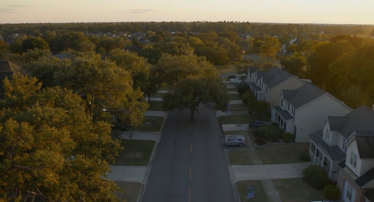 SCook_Realtor's tweet photo. Curious about where the Valdosta market is heading in 2026? 📈✨
Let’s dive into some trend forecasting!

With remote work on the rise and more folks looking for space, suburban neighborhoods around #valdosta are seeing increased demand. 🏡🌳
Rental properties are especially hot right now, with vacancy rates at record lows.

Thinking long-term? Experts predict steady value growth for single-family homes through 2027. 📊

Now’s a great time to consider your next investment move!

What’s your prediction for the local market? Drop your thoughts below! 👇
#homesforsale #valdosta #realestate2026