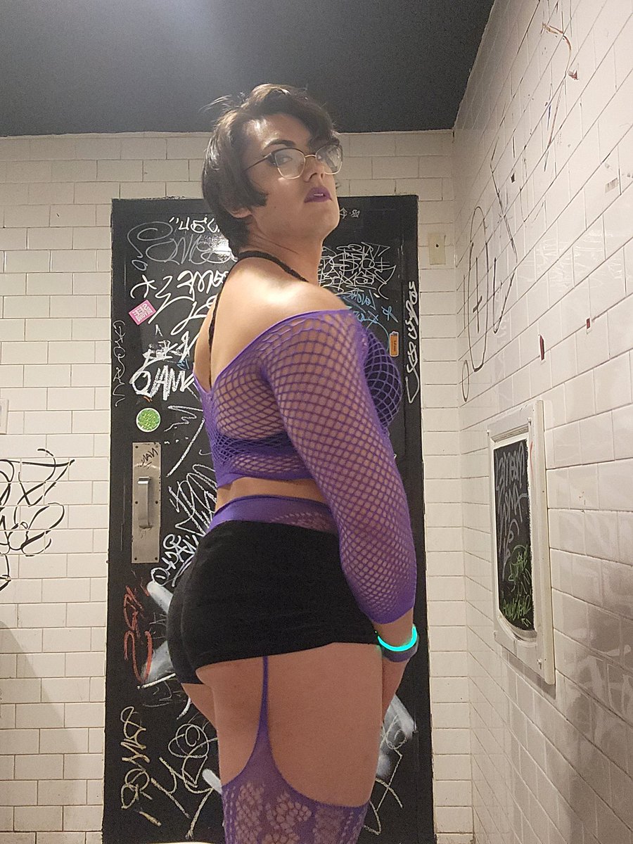 Valeriesprklsxo's tweet photo. Just a party girl in her natural habitat
#femboy https://t.co/Et4BkHBKzo