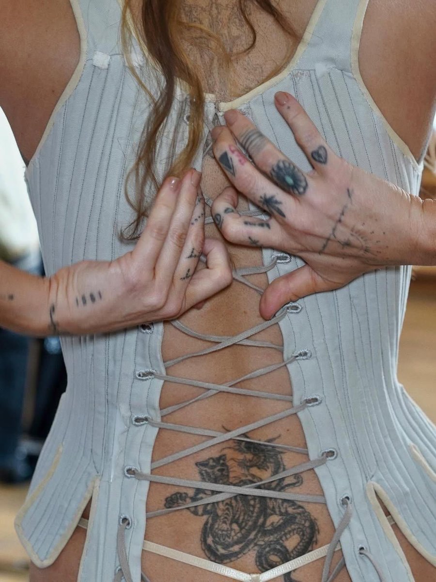 malexmiley tweet media