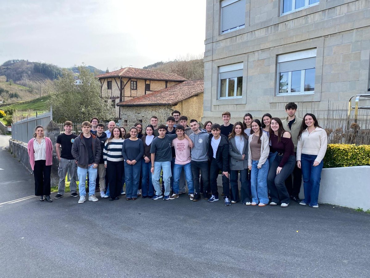 Deusto Business School tweet media