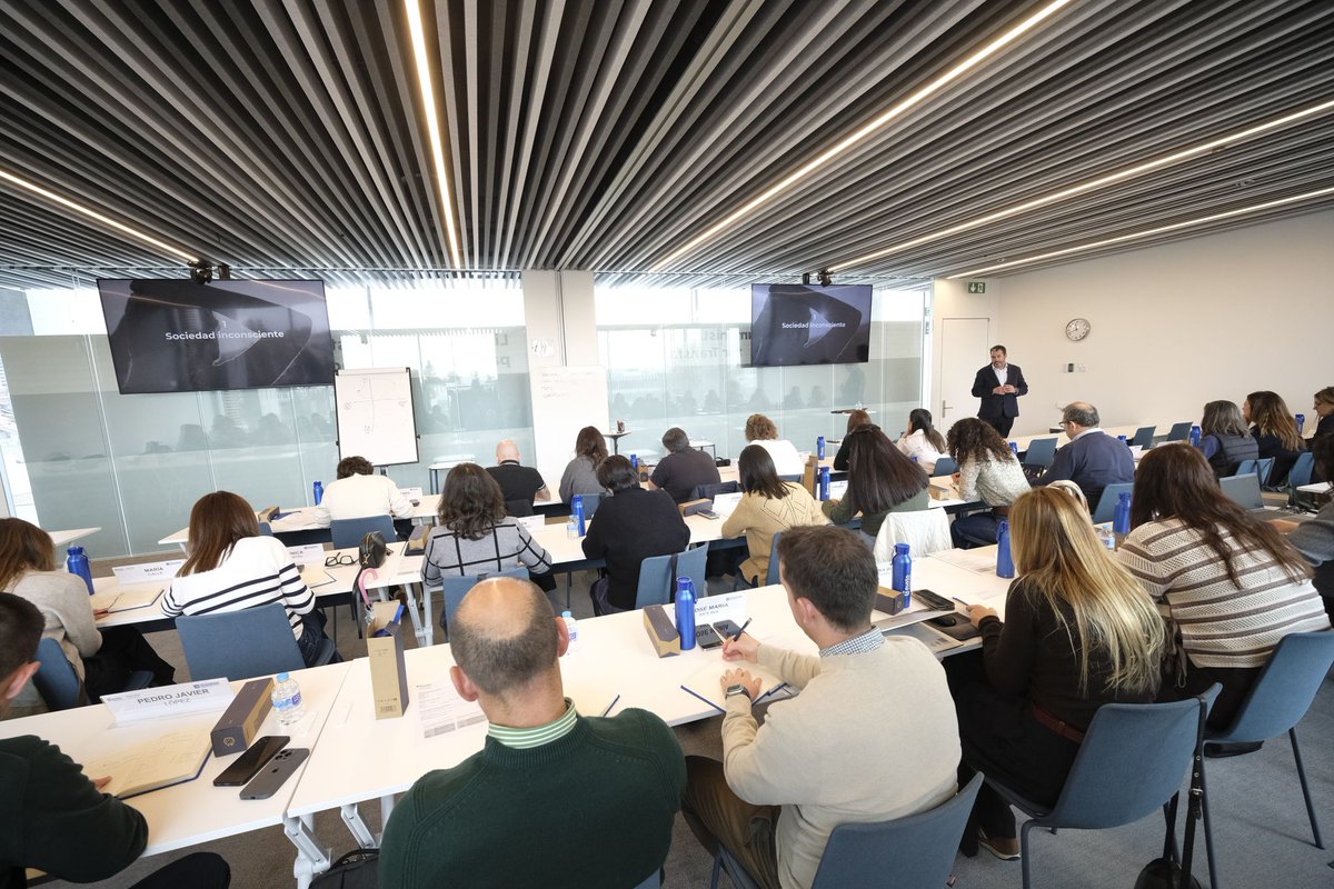 Deusto Business School tweet media