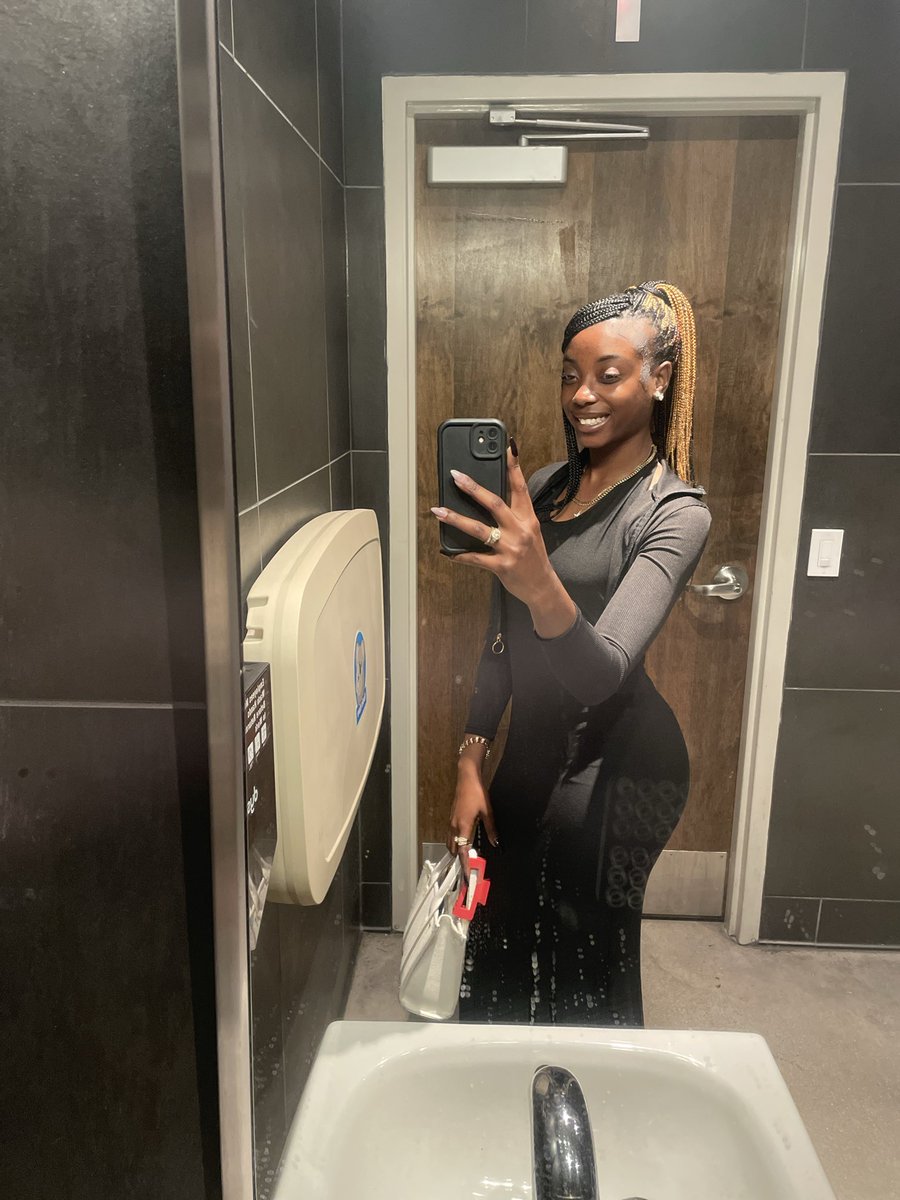 _modelmediva's tweet photo. “Healing energy on me
Baby, all I really need's one thing
Healing energy on me
Baby, can you make a wish for me?
Healing energy on me”🎶🖤🙂‍↔️ https://t.co/heQnOt084S