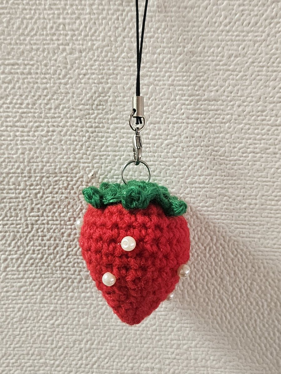 イチゴのあみぐるみストラップです～✨かなり前に作った製図での編み