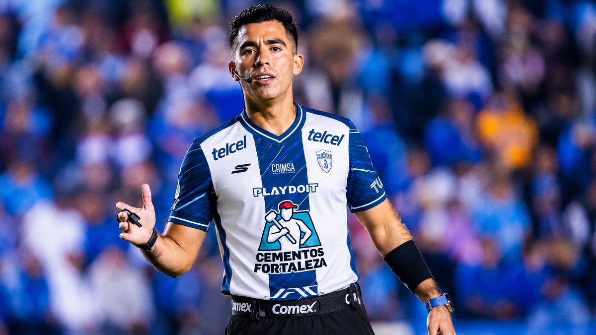 antelloc's tweet photo. @LigaBBVAMX @Tuzos @TolucaFC Este wey odia al @TolucaFC lo mismo se lo hizo con el San Luis, es un pendejo el Adonai! https://t.co/uUbaskTOr6