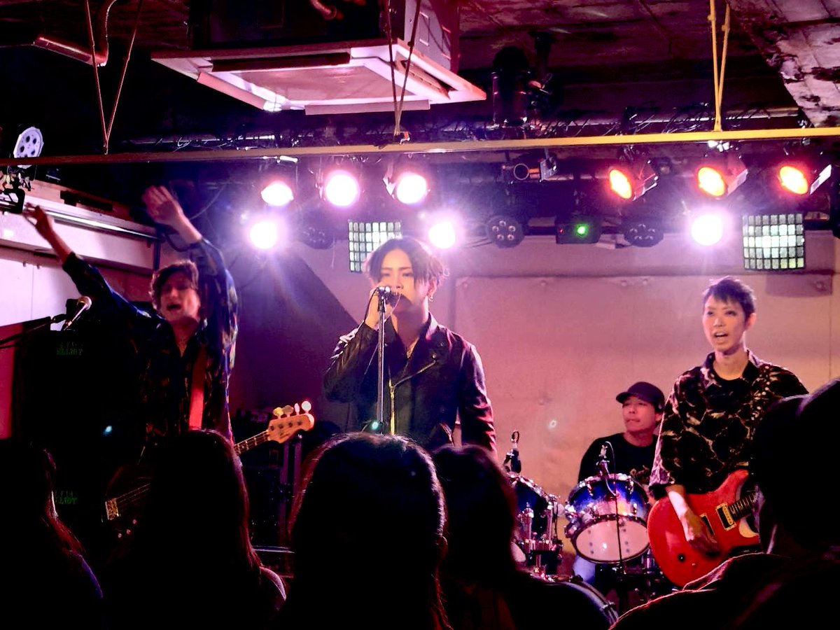x_rated_kaoru's tweet photo. 昨日は生誕イベントご来場、ご出演ありがとうございました！
最強のバンドさんたちに囲まれてとても楽しくライブできました〜！
フロアもたくさんで嬉しかったです！

そして本日また歳を重ねました！！
今後とも変わらず仲良くして頂けると嬉しく思います！！
また1年頑張ります🔥 https://t.co/1BiRxtU1Ky