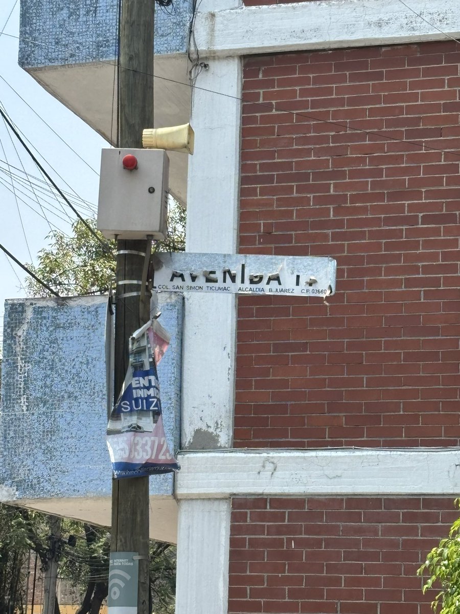 Rodovmx's tweet photo. @AccionesBJ Solicito cambio de placas de nomenclatura urbana en Av 17 esquina Concha de Villarreal. 

Col. San Simón Ticumac

Cc. @LuisMendozaBJ @La_SanSimon @BJAlcaldia https://t.co/vSW5WtNCCp