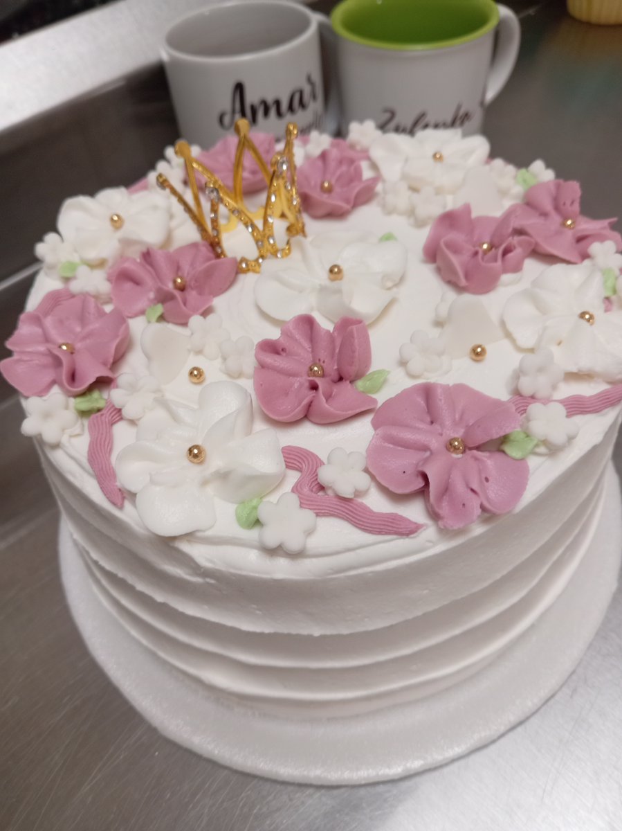 Zuly_Pastry's tweet photo. El Amor de Mamá, es como un dulce bizcocho ❤👑
Feliz día de las Madres 🌹 Nosotras somos como el cielo 😍 #10mayo #amorinfinito https://t.co/5oOmu7hdcQ