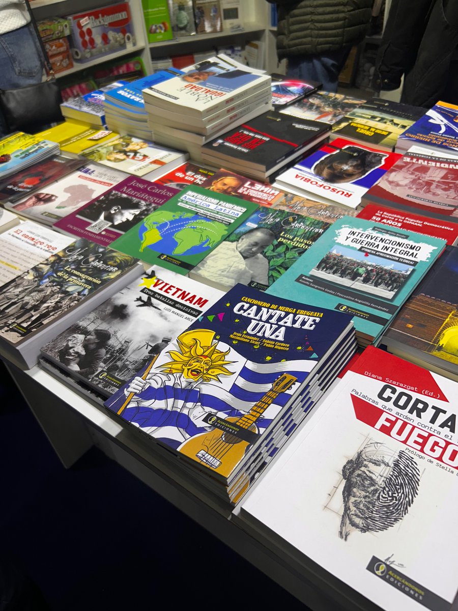 mxicart's tweet photo. Presentando “Cantate Una”, en la Feria del Libro en Buenos Aires, con @facardozo @mcacercandonos https://t.co/oPEBwxnob5