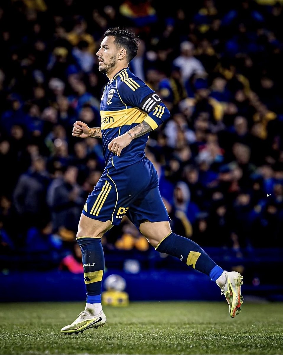 SoccerButtsArg tweet media