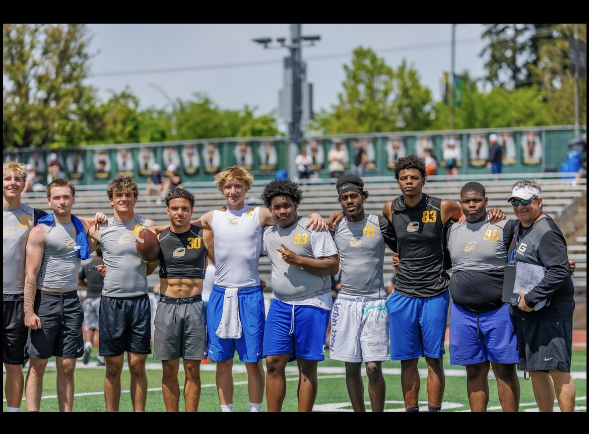 WillStapleton11's tweet photo. Blessed to have been able to get the opportunity to compete at a high level at the @Chosen_1Hundred alongside my teammates and some of the top players in the NW! Thank you to all the coaches who made it happen!
@grant_fb 
@JordanJ_ 
@PrepRedzoneOR 
@ConnorDarby57 
@LesSchwabBowl https://t.co/v86JGUdbpG