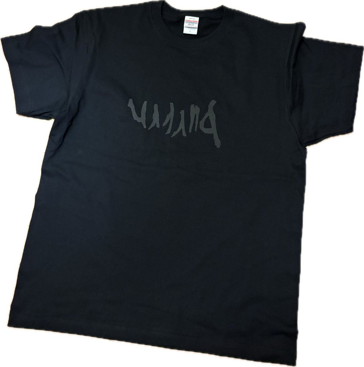 rrrRecords1's tweet photo. We've started selling new burrrn T-shirts and original deadstock CDs of our first album. We'll also be offering signed CDs by yana yanai and hideharu. All items are available in very limited quantities, so be sure to get yours while you can.
https://t.co/Sh3DwrlLlO https://t.co/NAafzp5QgN