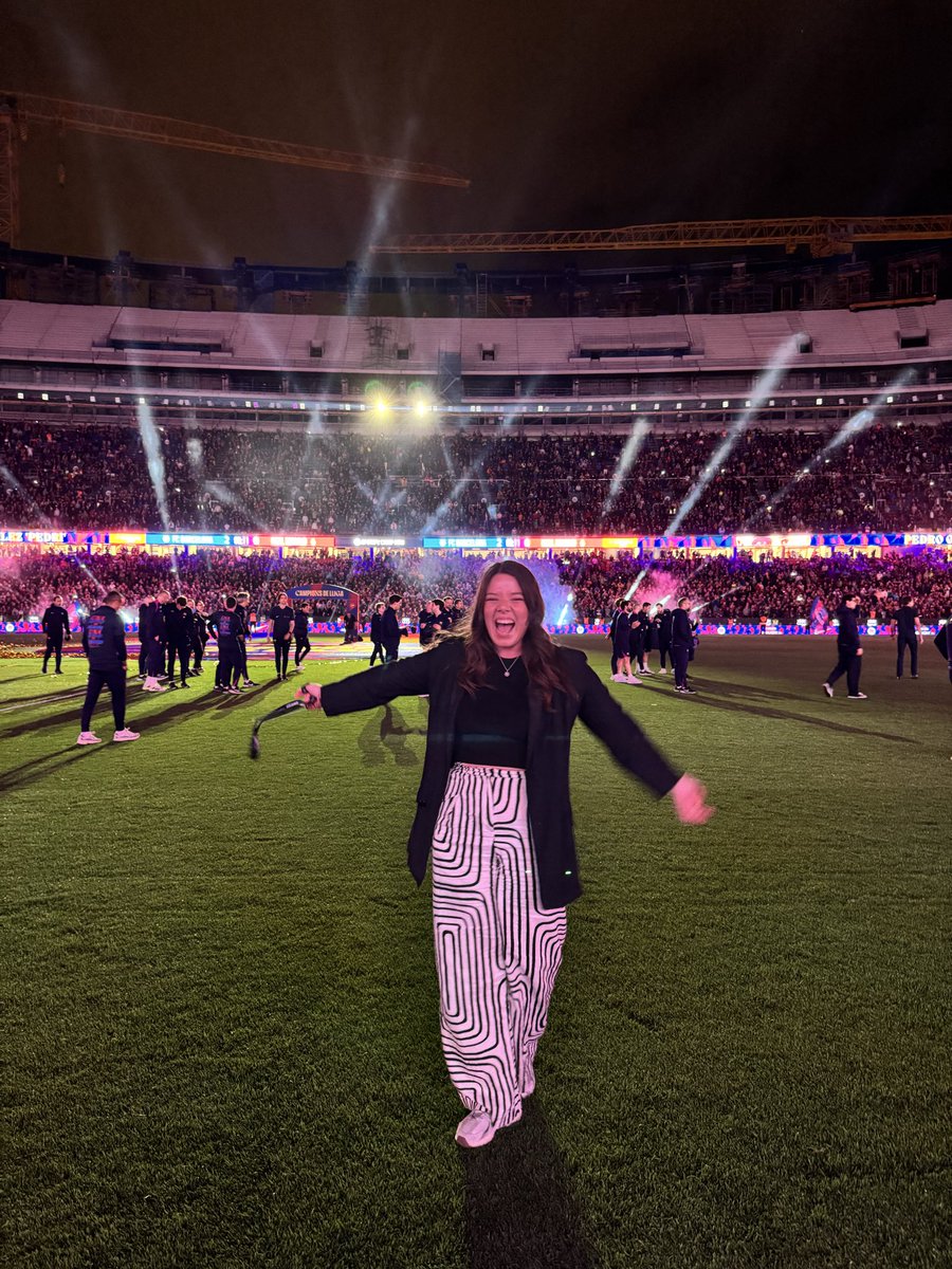 RitaSilvaVieira's tweet photo. Barcelona campeão 25/26. 
Trabalhei num El Clásico. Que loucura e privilégio. Que vida boa e bonita ❤️ https://t.co/jCC1x4nsDj