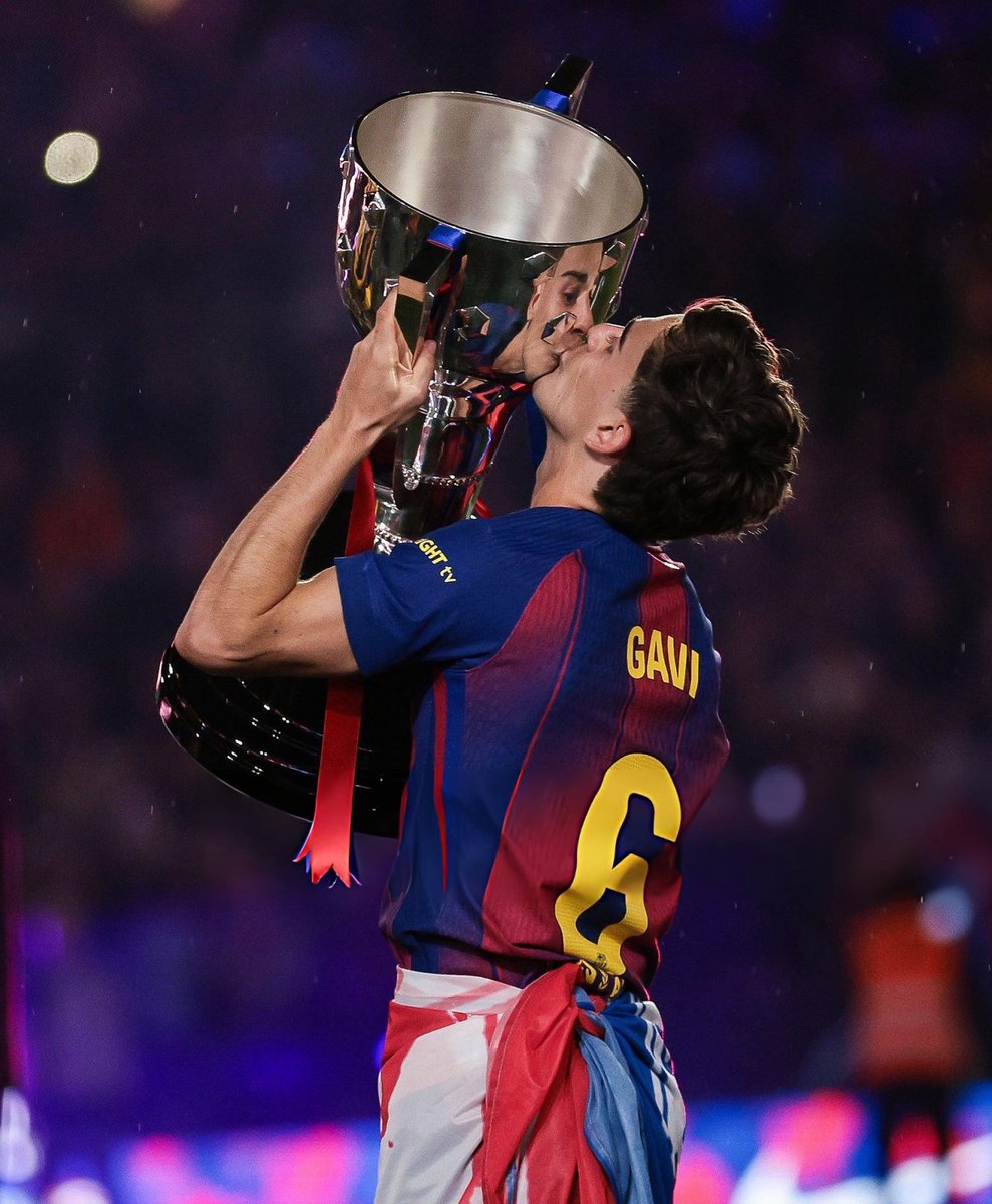 roycamposs's tweet photo. Cómo agradezco haber heredado el amor por este club, t'estimo molt @FCBarcelona 💙❤️ https://t.co/2SGbPosOX7