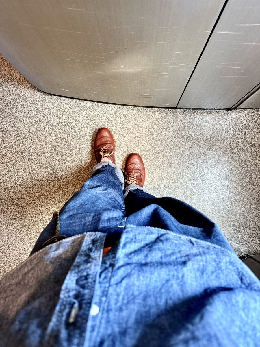 東京🗼へ いつも新幹線🚅は 通路側を予約して、 出やすくしてるのです