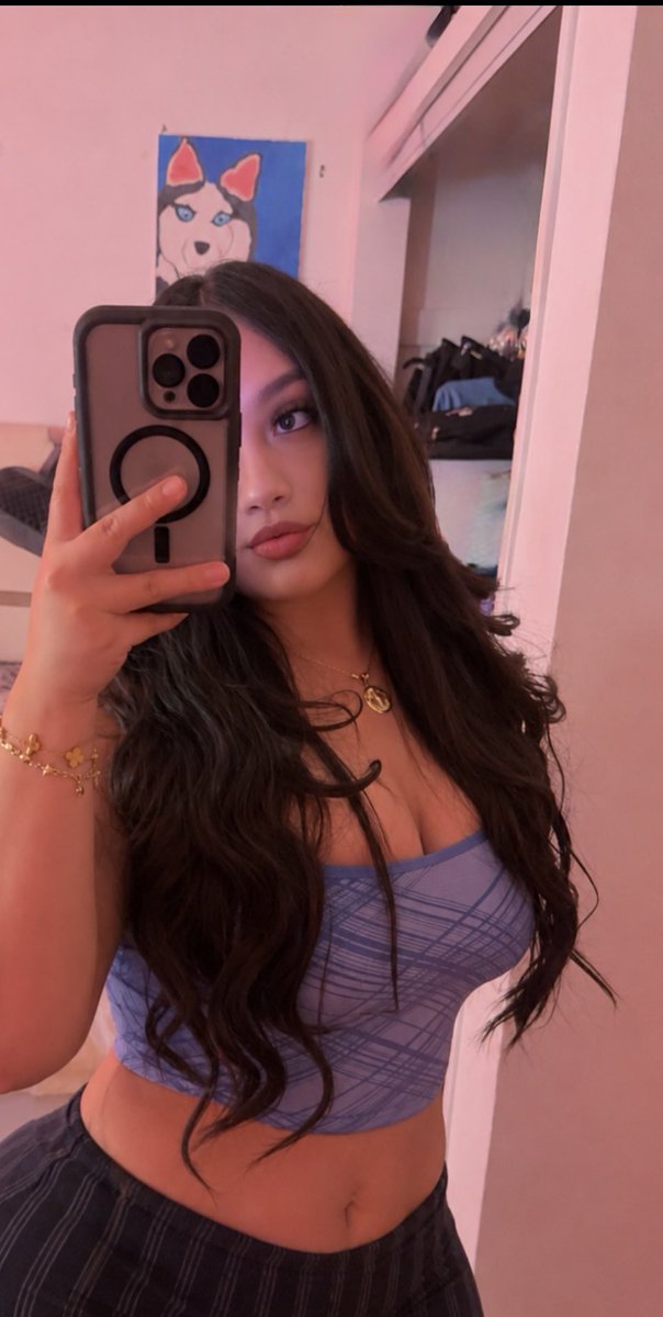 ngelsx's tweet photo. your fav twitch streamer - gabbyspiicy 💙 https://t.co/eBQsN5zQnO