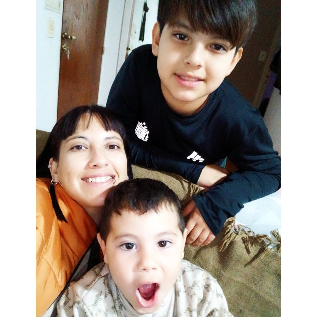Un domingo en casa con mis hijos, jugando, riendo y gordeandola es lo más hermoso que tiene mi vida. ❤️‍🩹❤️