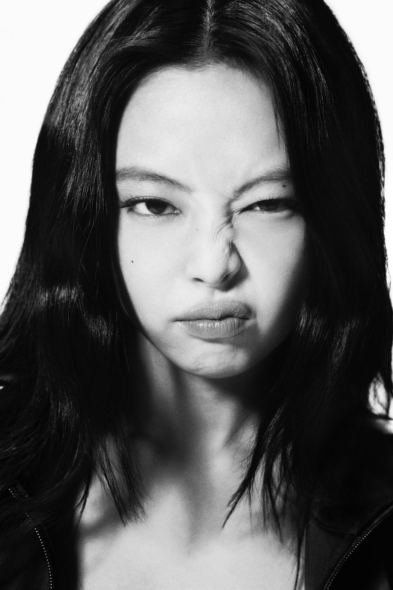 JENNIE Charts tweet media