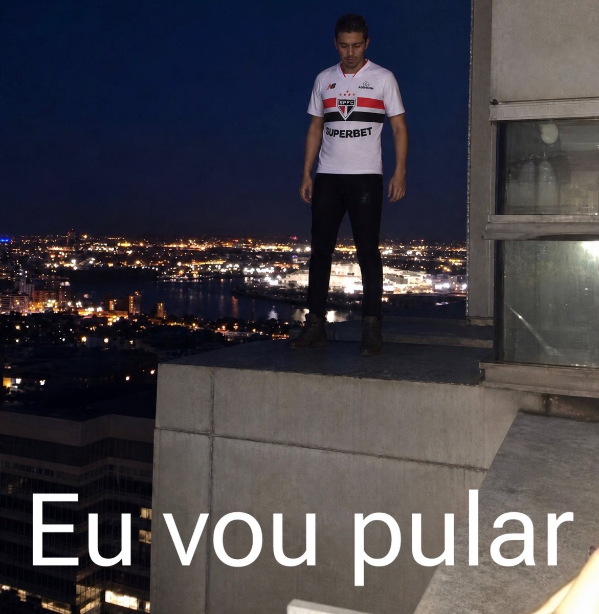 não existe motivo plausível pra manter o Roger Machado, não tem defesa, ele é horrível, um dos piores que já tive o desprazer de ver, é péssimo