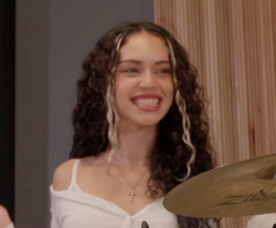 katzdani_'s tweet photo. she’s always had the cutest smile ever I’m gonna cry https://t.co/NGcz8nimad
