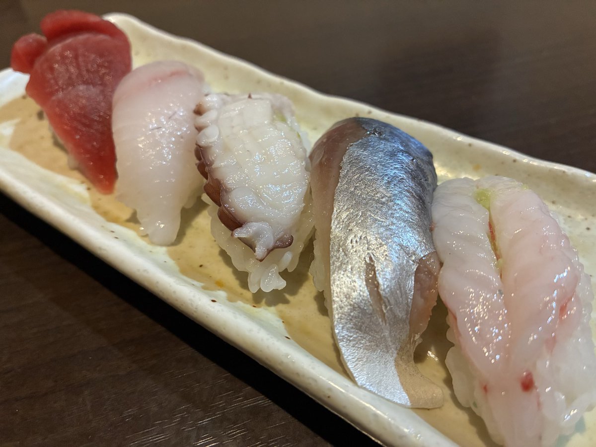 hamamcurry's tweet photo. なんとかゴールデンウィークをやり切った
左肩の古傷の痛みと花粉症でコンディションは悪い
人生は続く
すし
うまい https://t.co/MtKFV2i1XW