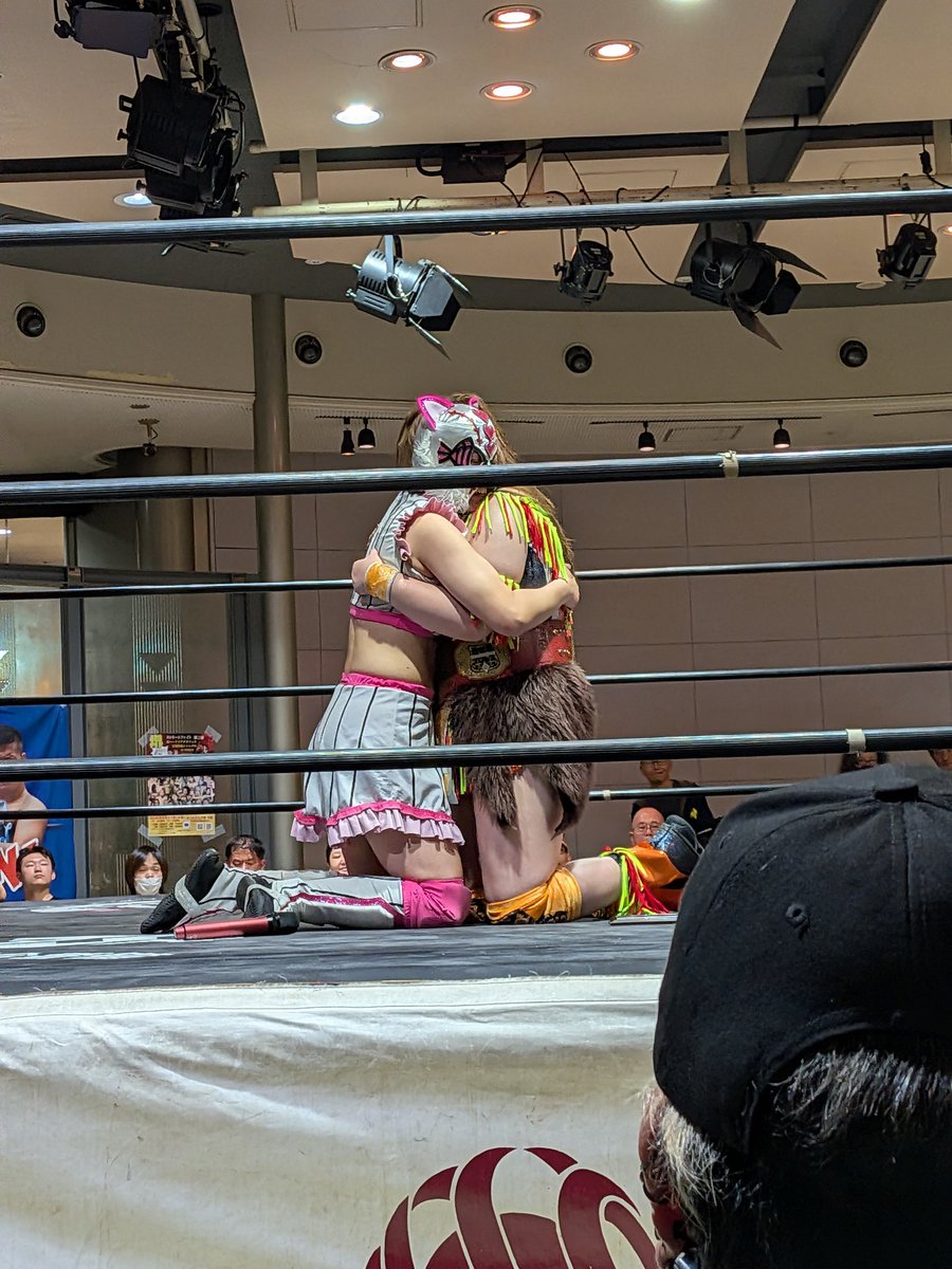 道頓堀プロレス。 女子タイトルマッチ。 めでタイガールのベルト姿見