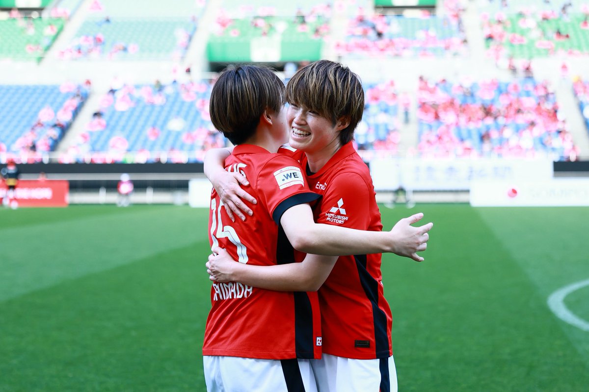 shima_0508's tweet photo. 5.11
埼スタでのホーム最終戦、たくさんの応援ありがとうございました！

どんな時も私たちの背中を押し続けてくださる皆さんに、本当に感謝の気持ちでいっぱいです。

そしてこの試合には8,472人もの方が来場してくださいました。
その中の少しでも多くの方に、「またレッズレディースの試合を観に行きたい」と思ってもらえていたら嬉しいです！

そのためにも、もっと魅力あるサッカーを、もっと魅力あるチームを目指して、これからも成長しなければいけないなと改めて強く思いました。

リーグ戦もラスト1試合。
最後までしっかり戦い抜いて、勝って終われるように、またいい準備をしていきます🤝

#三菱重工浦和レッズレディース
#島田芽依