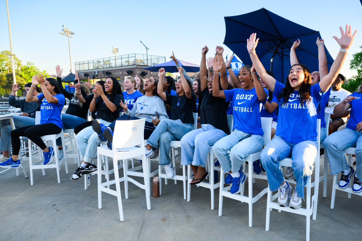 NCAA Softball tweet media