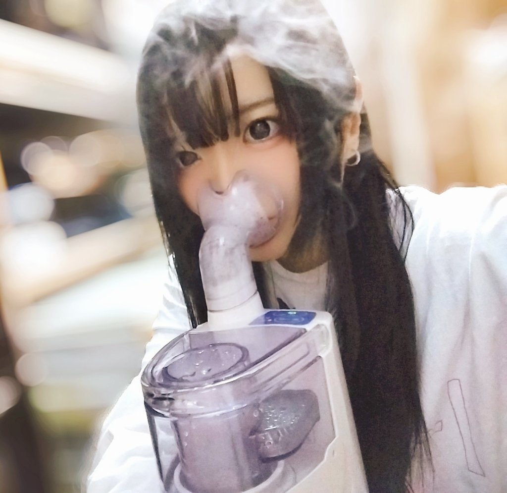 おはみぃなです。この1ヶ月、ほぼ声が出ませんでした。4月に38℃の熱。イベントが立て続けにありなんとか回復させましたが、終わった次の日に39℃以上の熱。大切なイベントも泣く泣くキャンセル。
病院では手術しないといけないかも…と言われて絶望の日々でした。
でもなんとか回復してきています。