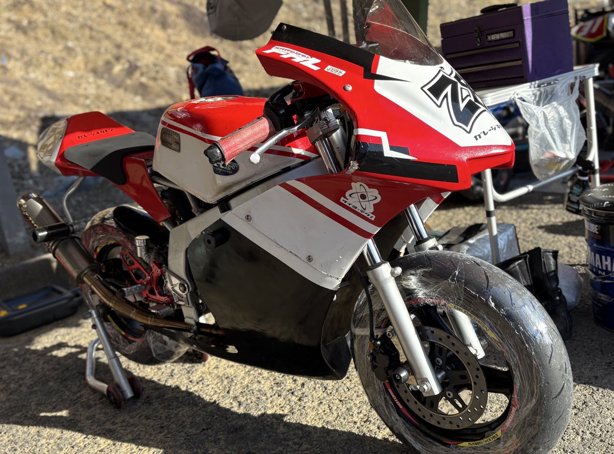 kedama_oh's tweet photo. 徳島ミニバイクレース 第1戦
予選6/9台
決勝8/9位

前日練習から謎に調子良くて好タイムがポンポン出てたのに、レース当日に車両トラブル続出

最終的にチェッカーは受けたもののエンジン壊したかもでｼｮﾝﾎﾞﾘ…

格上相手にレースができたのは成長🔥🔥
来月のレインボー戦まで修行します💪💪 https://t.co/IoktkPR4j3
