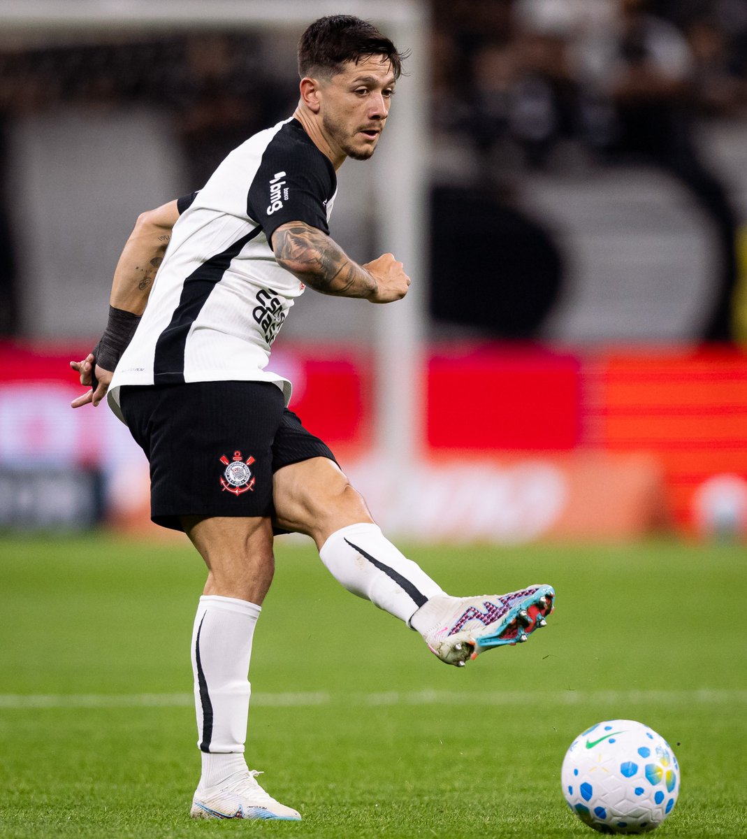 Média de assistências por jogo dos principais garçons na Neo Química Arena

0.289 - R. Augusto (31A  107J)
0.281 - R. Garro (18A  64J)
0.276 - Jadson (31A  112J)
0.184 - Rodriguinho (14A  76J)
0.145 - Fagner (41A  281J)
0.128 - Y. Alberto (15A  117J)
0.106 - Romero (19A  179J)