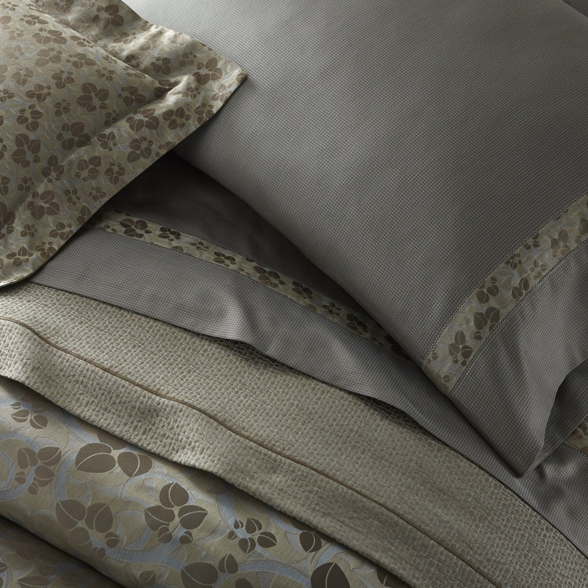 FigLinens's tweet image. Valentene Bedding by Home Treasures figlinensandhome.com/products/valen…
 #picoftheday #figlinenswestport