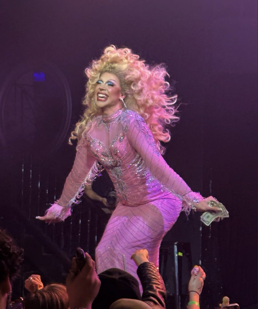 Drag Crave tweet media