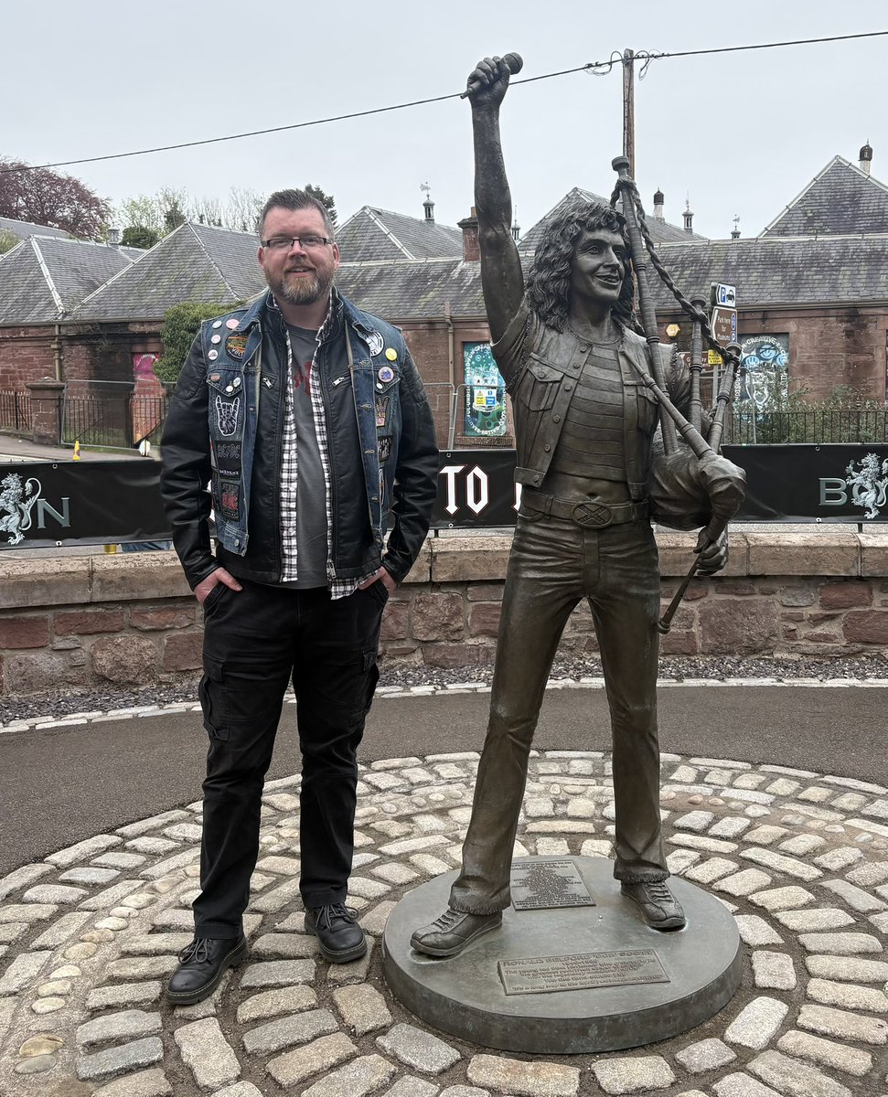 ayrguitar's tweet photo. At Bonfest. What a day. #bonfest https://t.co/lrKI6kk4wS
