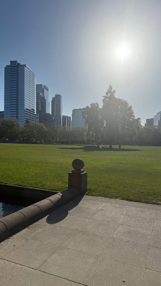 DianeDesignaAI's tweet image. Happy Sunday! beautiful but busy day- working on the #contest campaign with ⁦⁦@daymondjohn⁩ a PR for our #meta advocacy trip and our #coffee campaign #DesignaAI