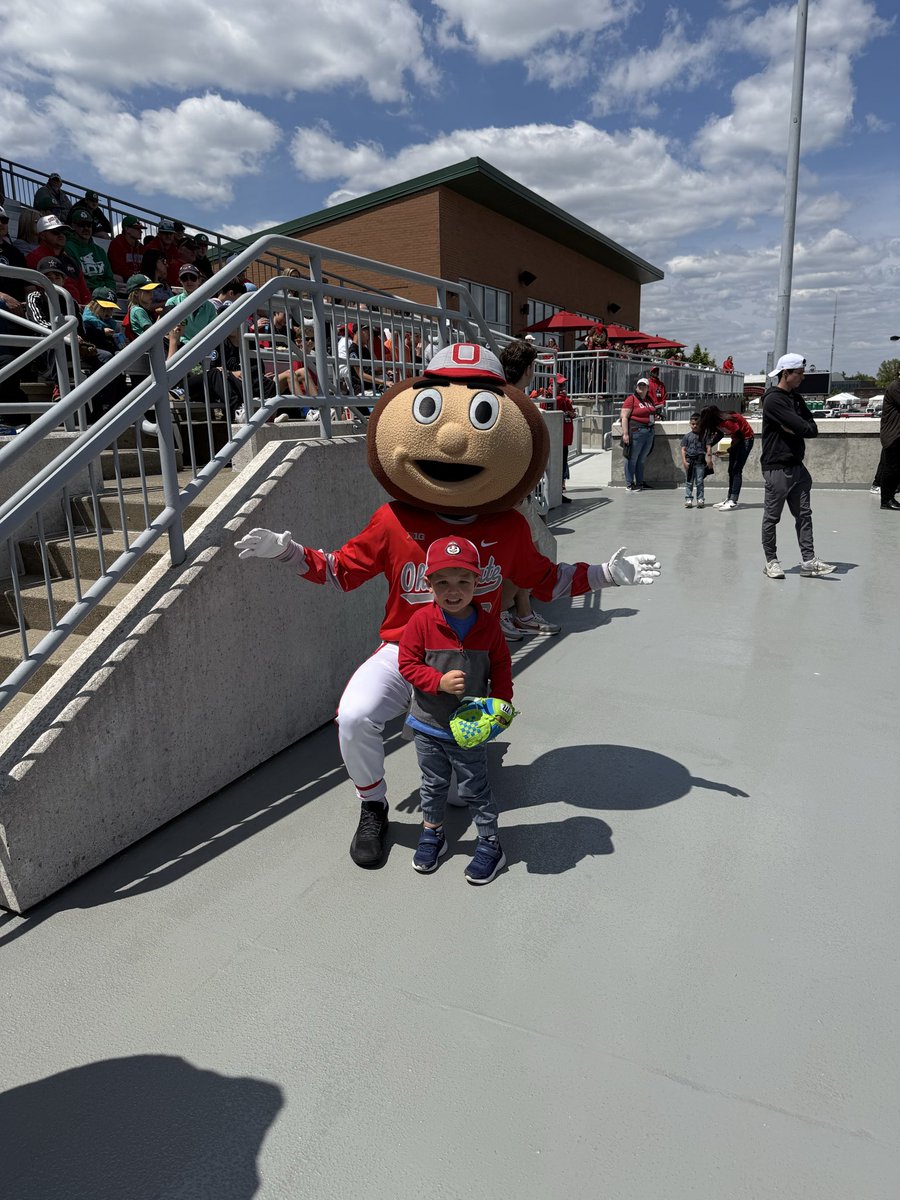 bshields31's tweet photo. Great afternoon at Bill Davis @OhioStateBASE https://t.co/8FZc95asFm