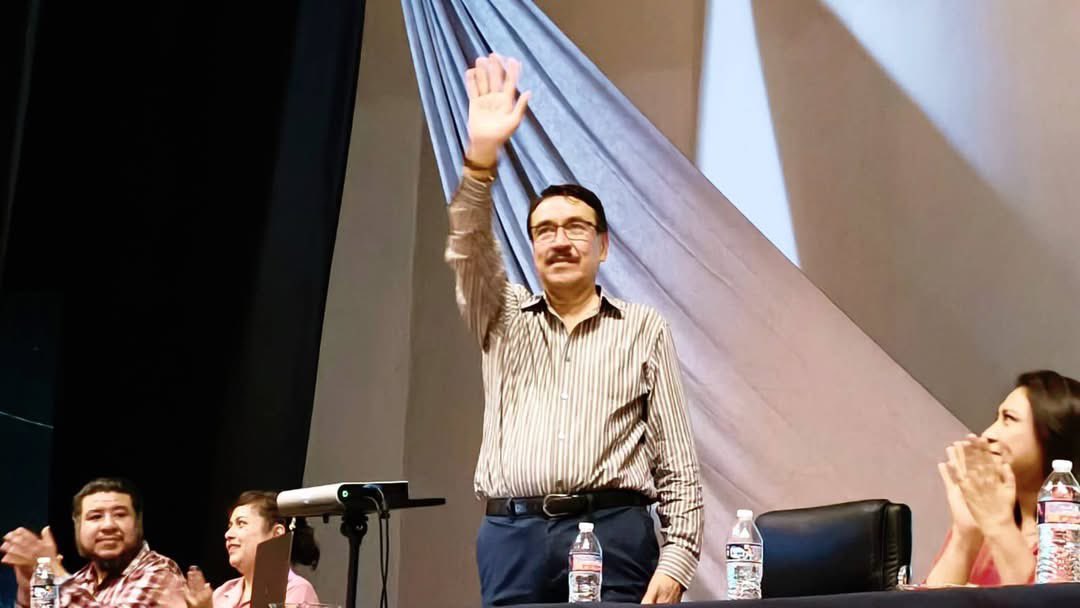 HomeroAE's tweet photo. Agradezco la invitación de mis compañeros de @AntorchaCDMX, con quienes me reuní hoy en el teatro "Fausto Vega" de Iztapalapa para hablar de la situación que hoy se vive en el mundo y la importancia de la organización del pueblo de México https://t.co/TUUQUnxaF0