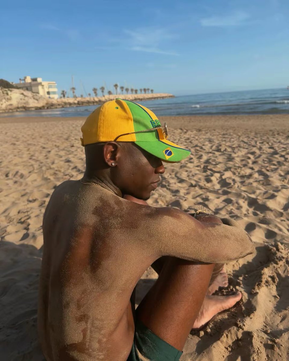 Rolyr47's tweet photo. 🍹🌴🥵🌤️ https://t.co/nvhPHqfqrM