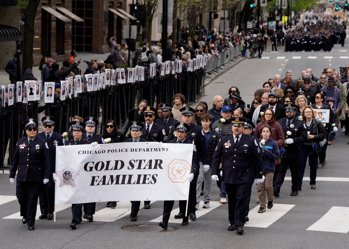 Chicago_Police's tweet image. The Chicago Police Department marched on Michigan Avenue during the annual St. Jude Police Memorial March this morning in memory of all 608 officers who have died in the line of duty. Together with our Gold Star Families, we carry forward the legacies of our fallen.
