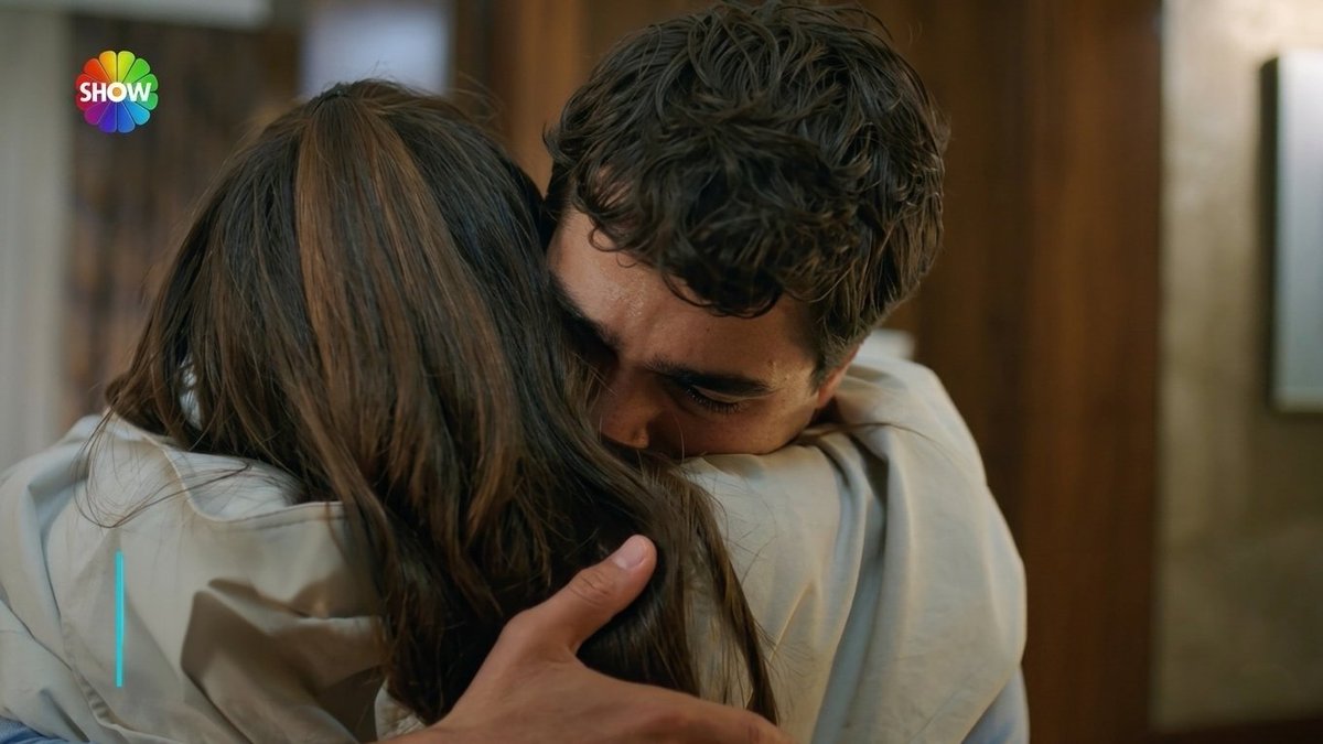 The way he buries his head with her hair 🥹 .. I hate you Yusuf #YusDil
