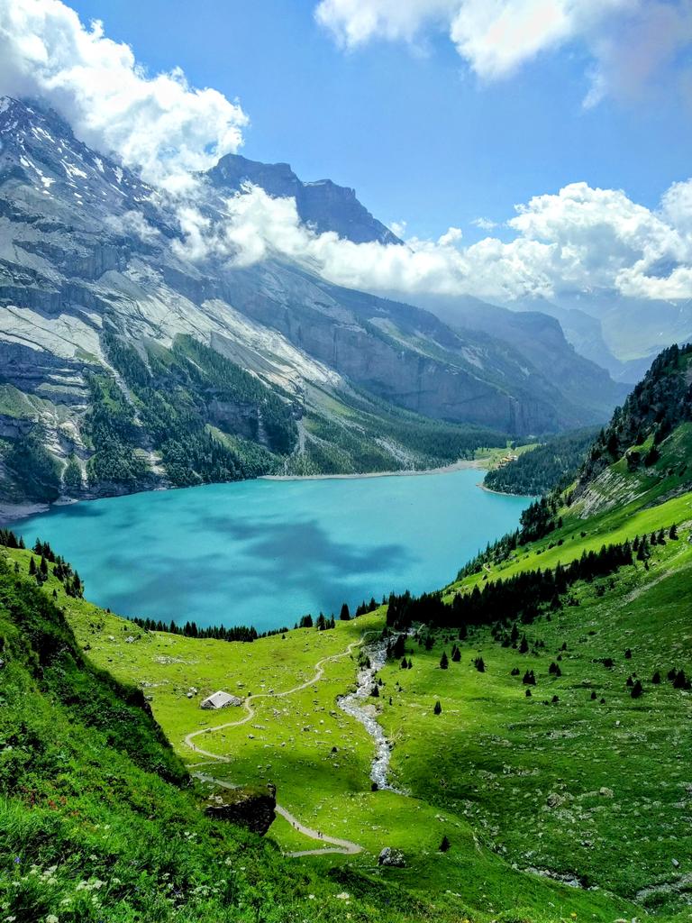 HikingSwitzerland tweet media