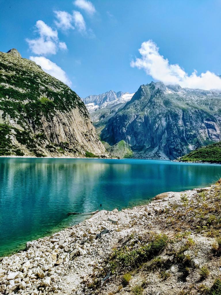 HikingSwitzerland tweet media