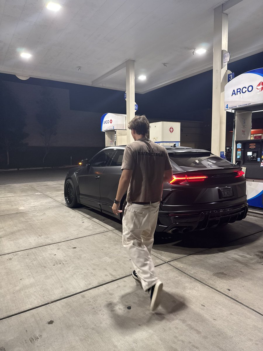 eightballx's tweet photo. 3am in 2020 vs 2026 😂 https://t.co/eaEap06h8C