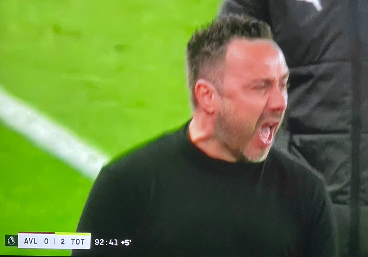 igyscorner's tweet photo. Fans singing ‘Tottenham Away ole ole’
Meanwhile my man on the 93rd min 
#TottenhamHotspur #spurs #thfc #robertodezerbi #coys https://t.co/TDCiwjiaPq